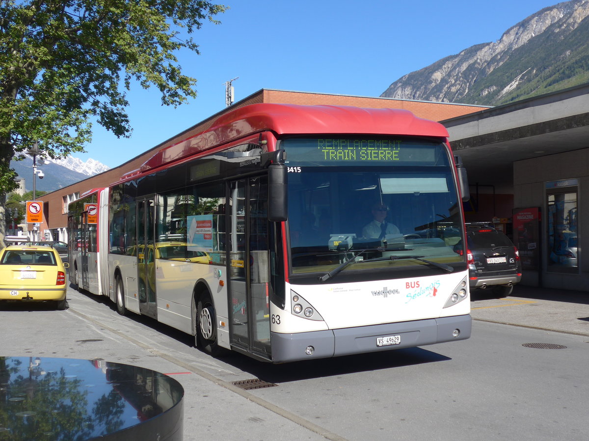 (179'903) - PostAuto Wallis - Nr. 63/VS 49'629 - Van Hool (ex Lathion, Sion Nr. 63) am 29. April 2017 beim Bahnhof Sierre