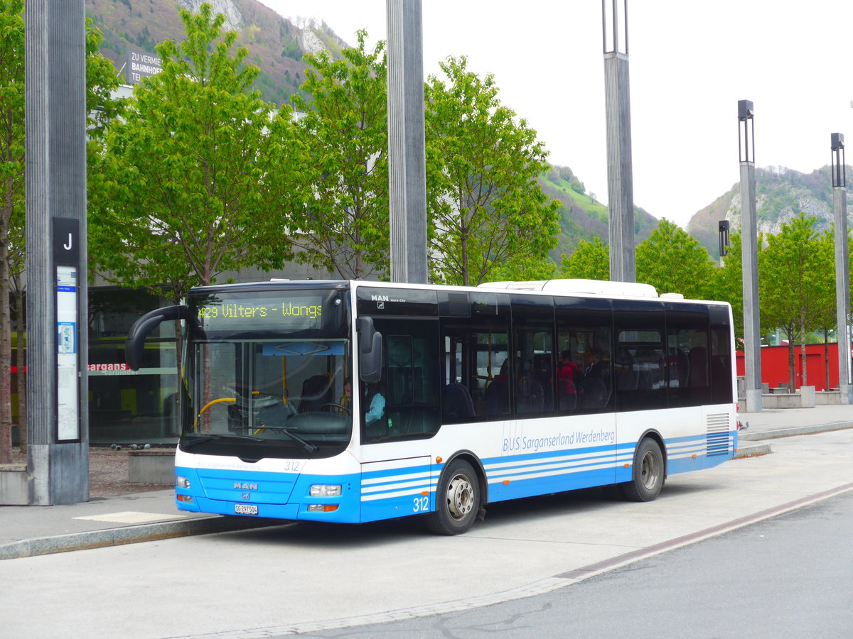 (180'017) - BSW Sargans - Nr. 312/SG 297'504 - MAN/Gppel am 4. Mai 2017 beim Bahnhof Sargans