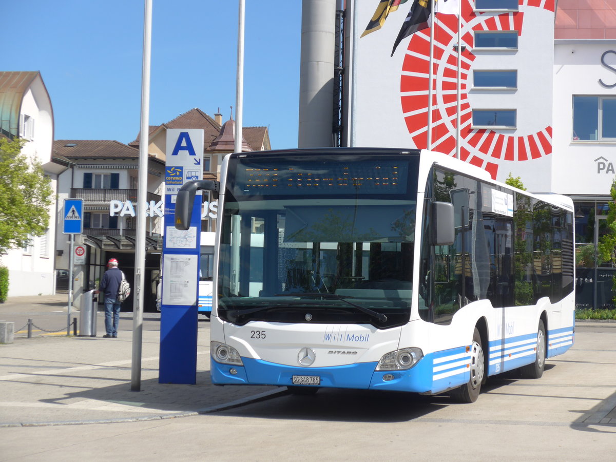 (180'182) - WilMobil, Wil - Nr. 235/SG 348'785 - Mercedes am 21. Mai 2017 beim Bahnhof Wil