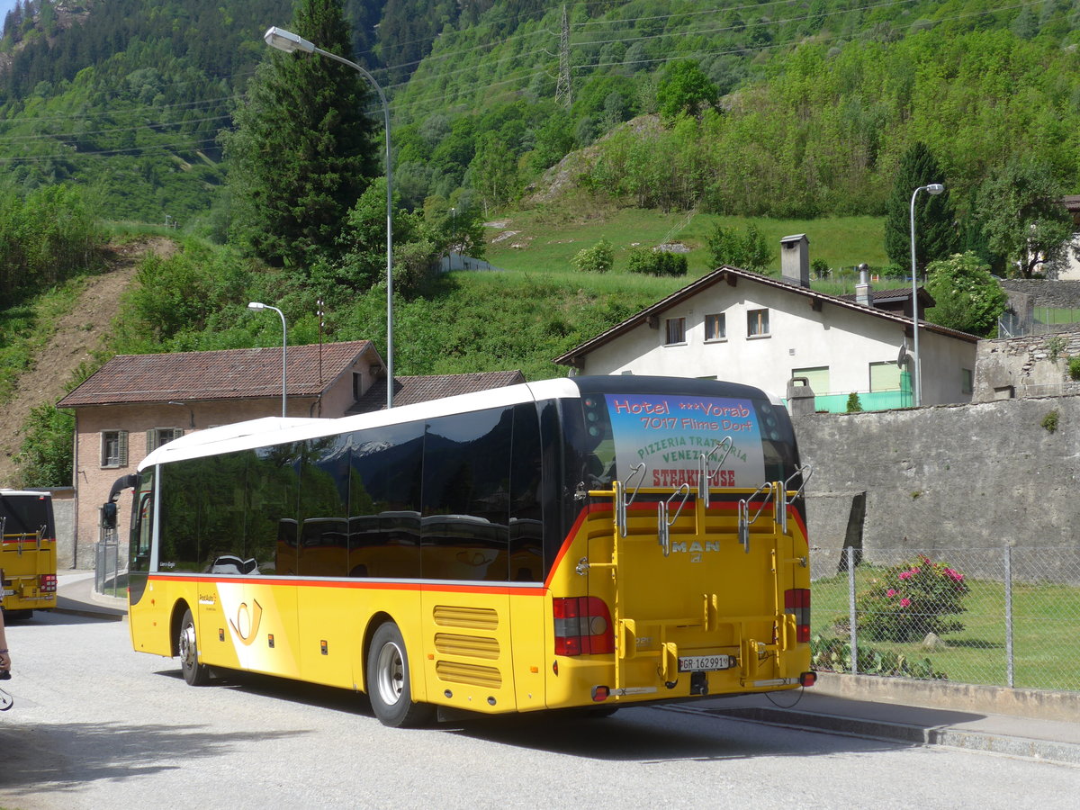 (180'501) - PostAuto Graubnden - GR 162'991 - MAN am 23. Mai 2017 in Mesocco, Stazione