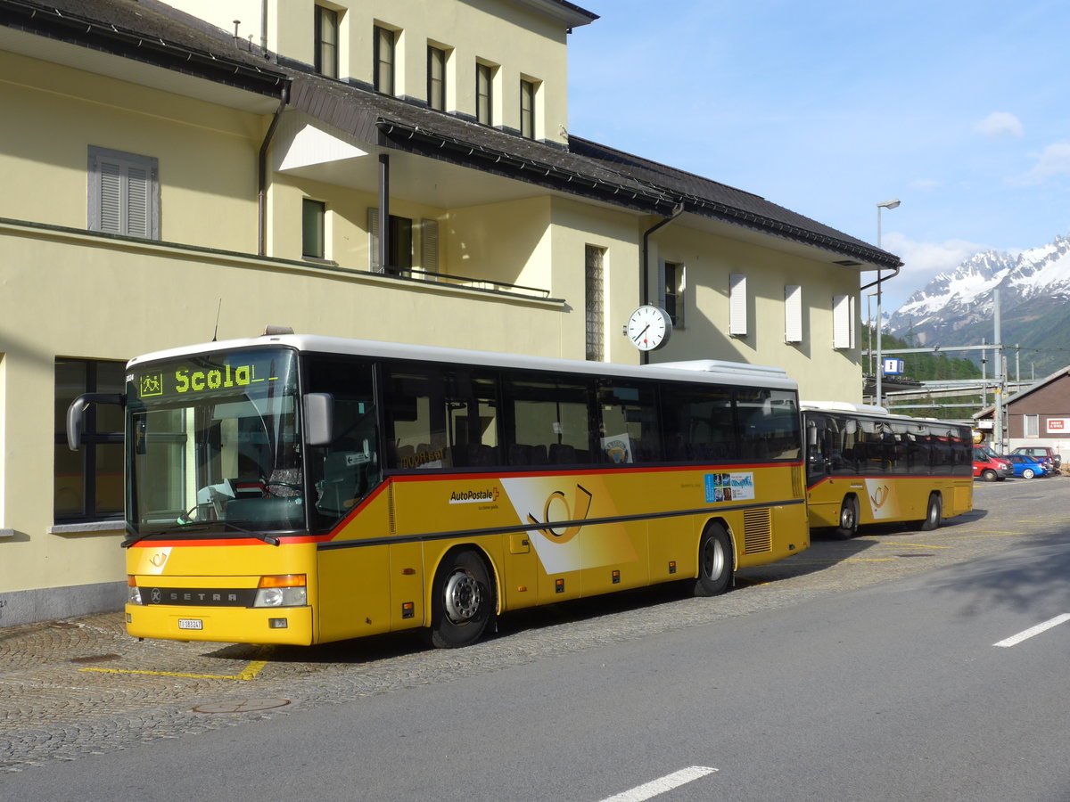 (180'680) - Marchetti, Airolo - TI 183'247 - Setra (ex Nr. 6) am 24. Mai 2017 beim Bahnhof Airolo