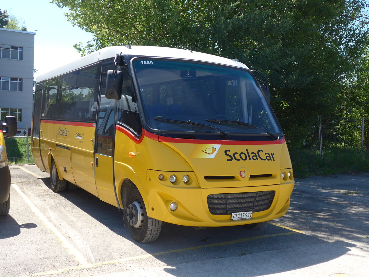 (181'183) - CarPostal Ouest - VD 117'922 - Cacciamali (ex PostAuto Graubnden) am 18. Juni 2017 in Yverdon, Garage