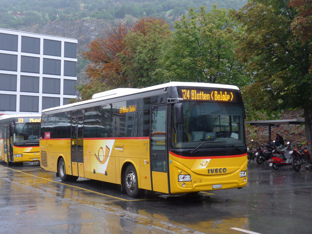 (181'880) - PostAuto Wallis - VS 424'838 - Iveco am 9. Juli 2017 beim Bahnhof Brig
