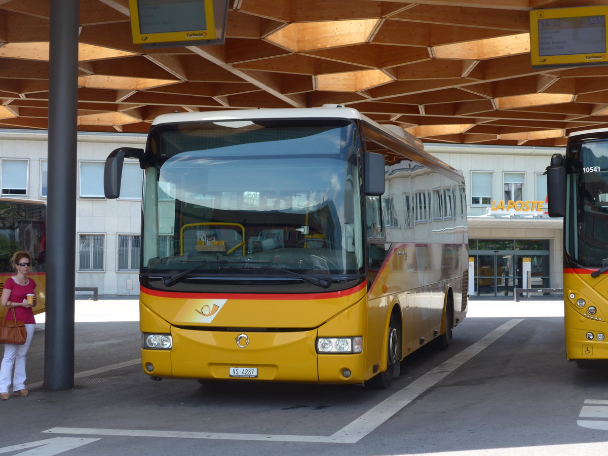 (182'198) - Mabillard, Lens - VS 4287 - Irisbus am 23. Juli 2017 beim Bahnhof Sion