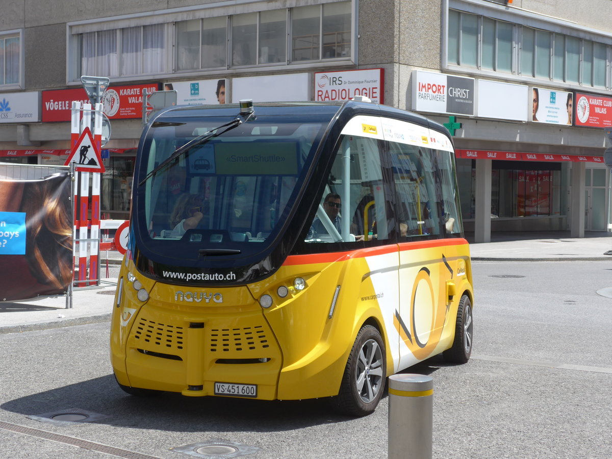 (182'205) - PostAuto Wallis - VS 451'600 - Navya am 23. Juli 2017 in Sion, Place du Midi