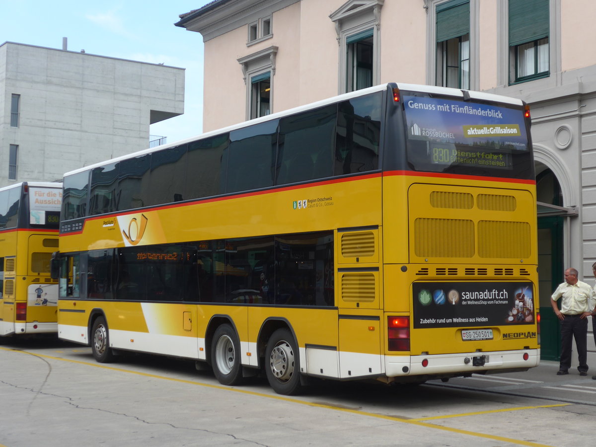 (182'546) - Casutt, Gossau - SG 250'501 - Neoplan am 3. August 2017 beim Bahnhof Frauenfeld