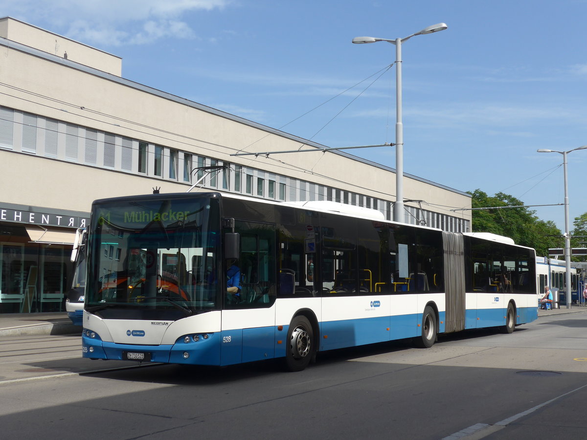 (182'676) - VBZ Zrich - Nr. 528/ZH 730'528 - Neoplan am 3. August 2017 in Zrich, Schwamendingerplatz