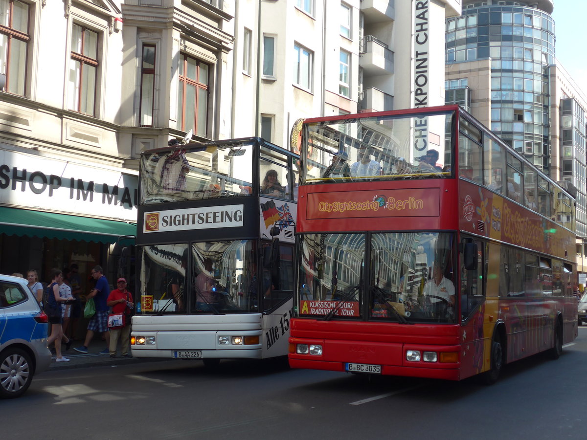 (183'199) - Citysightseeing, Berlin - B-BC 3035 - MAN am 9. August 2017 in Berlin, Checkpoint Charlie