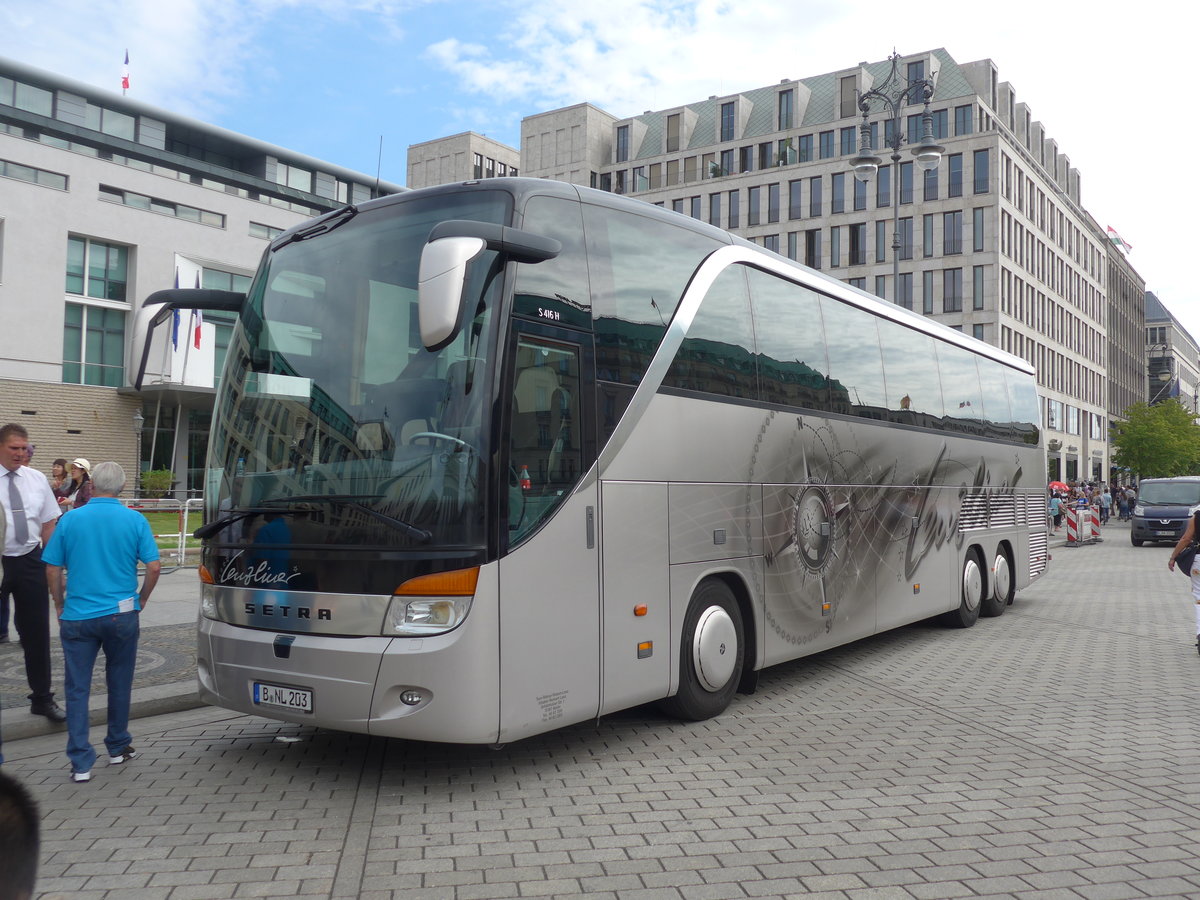 (183'295) - Lenz, Berlin - B-NL 203 - Setra am 10. August 2017 in Berlin, Brandenburger Tor