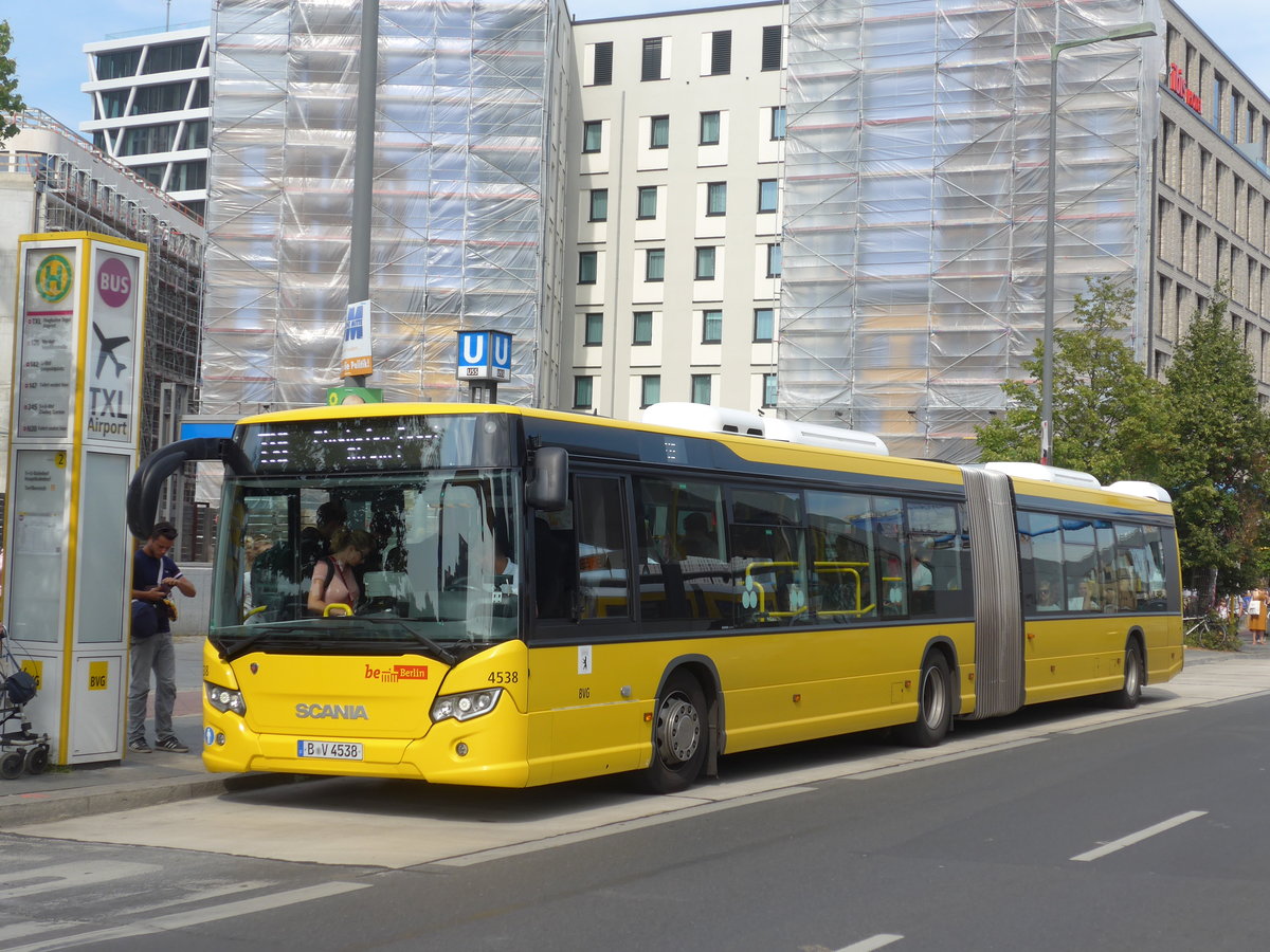 (183'353) - BVG Berlin - Nr. 4538/B-V 4538 - Scania am 10. August 2017 beim Hauptbahnhof Berlin