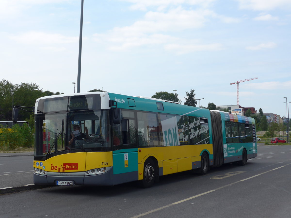 (183'358) - BVG Berlin - Nr. 4102/B-V 4102 - Solaris am 10. August 2017 beim Hauptbahnhof Berlin