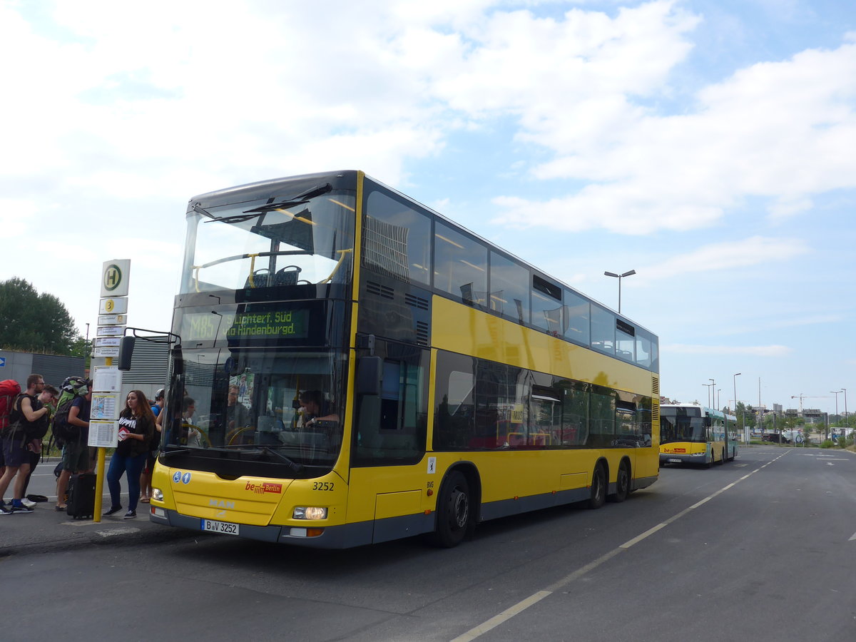 (183'360) - BVG Berlin - Nr. 3252/B-V 3252 - MAN am 10. August 2017 beim Hauptbahnhof Berlin