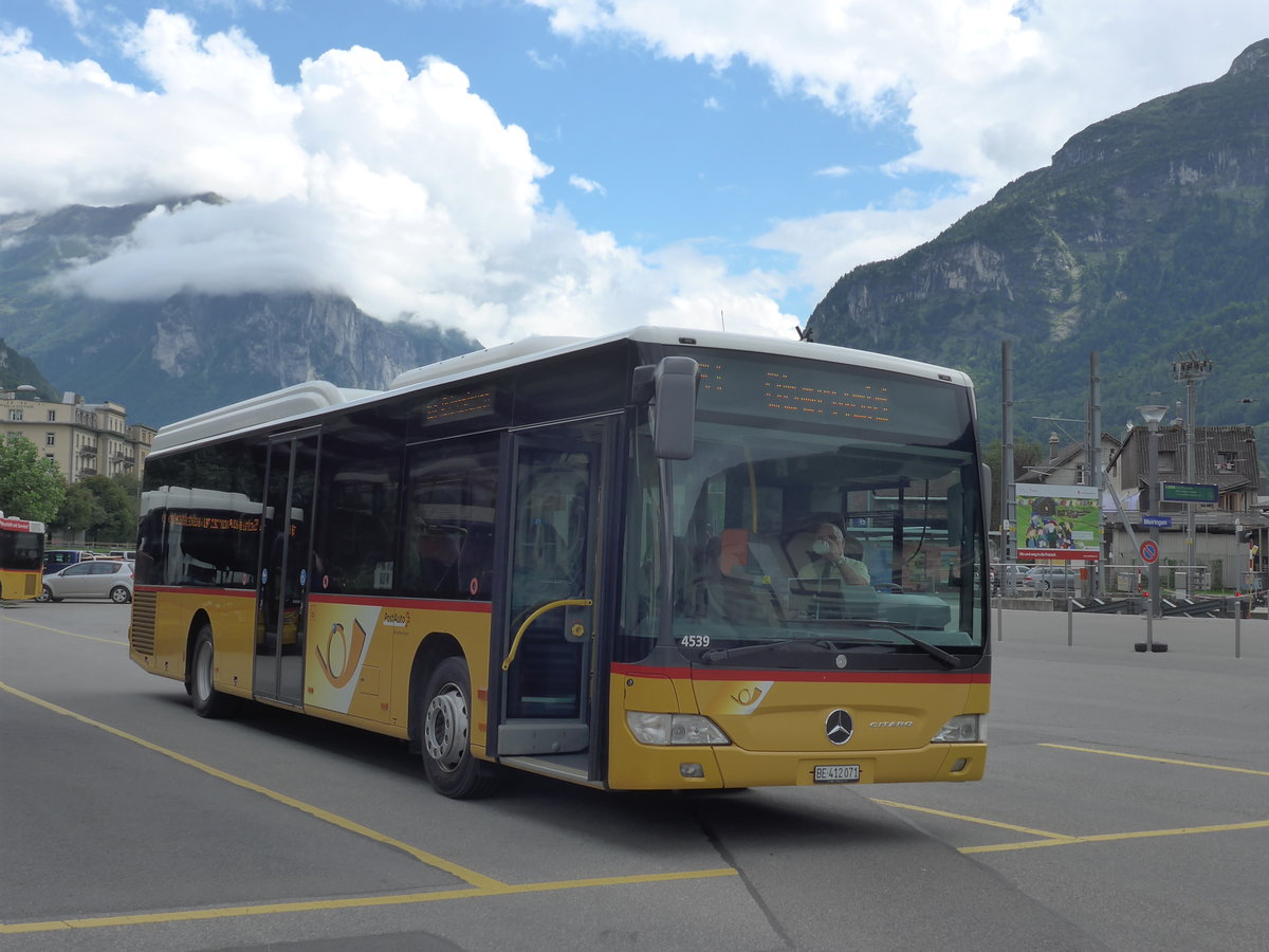 (183'638) - AVG Meiringen - Nr. 71/BE 412'071 - Mercedes am 19. August 2017 in Meiringen, Postautostation