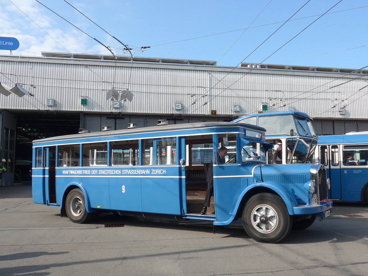 (183'692) - VBZ Zrich - Nr. 9/ZH 5609 - Saurer/SWS (ex Bamert, Wollerau; ex BBA Aarau Nr. 1; ex VBZ Zrich Nr. 209; ex VBZ Zrich Nr. 9) am 20. August 2017 in Zrich, Garage Hardau