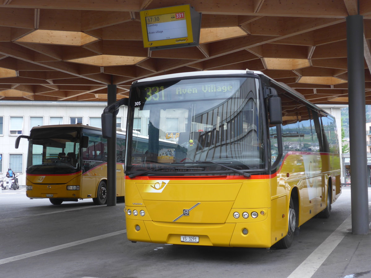 (184'072) - Evquoz, Erde - VS 3291 - Volvo am 24. August 2017 beim Bahnhof Sion