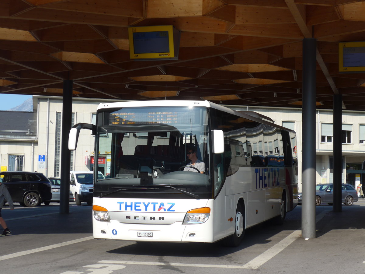 (184'140) - Theytaz, Sion - VS 11'006 - Setra am 25. August 2017 beim Bahnhof Sion