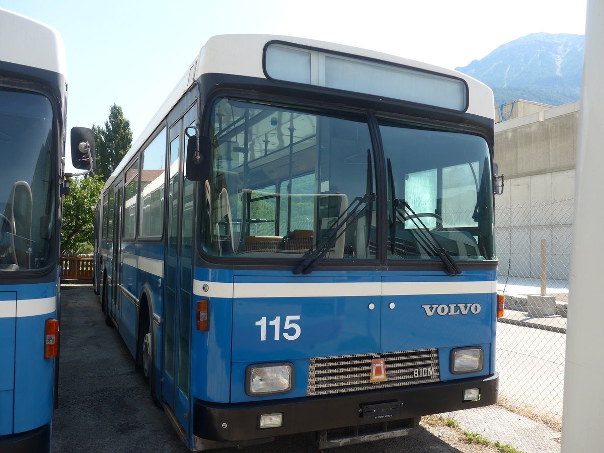 (184'201) - Ruffiner, Turtmann - Nr. 115 - Volvo/R&J (ex VBL Luzern Nr. 115) am 25. August 2017 in Turtmann, Garage