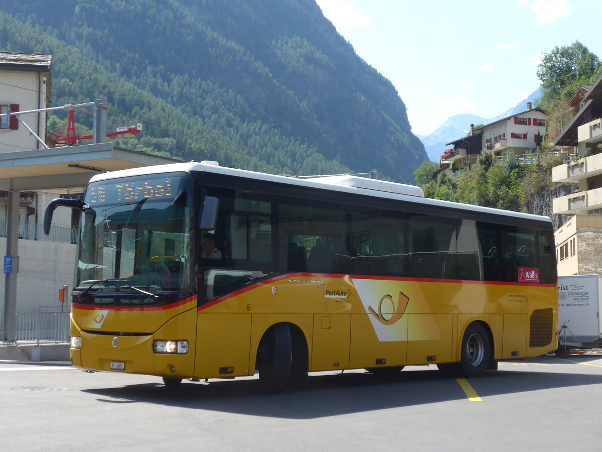 (184'211) - Moosalp Tours, Stalden - VS 2483 - Irisbus am 25. August 2017 beim Bahnhof Stalden-Saas