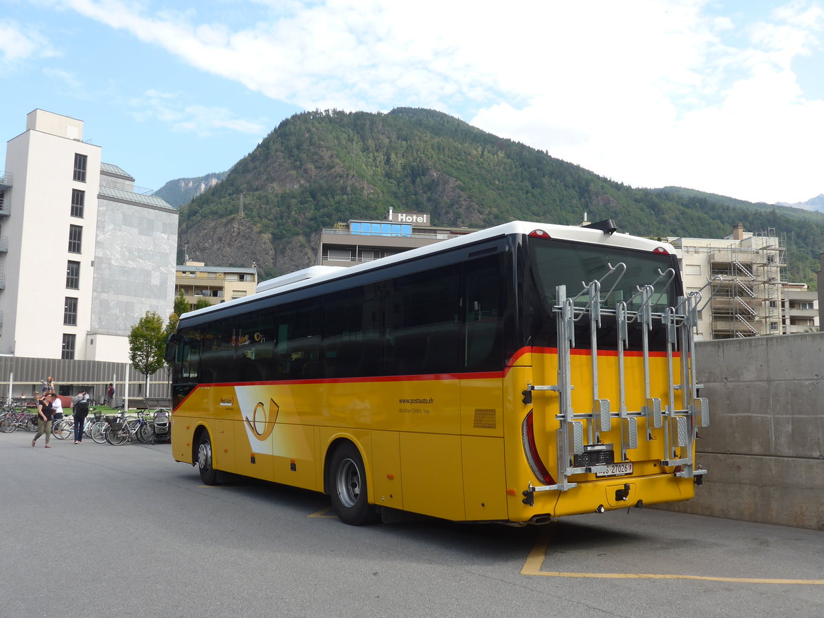 (184'238) - Autotour, Visp - VS 27'026 - Iveco am 25. August 2017 beim Bahnhof Visp