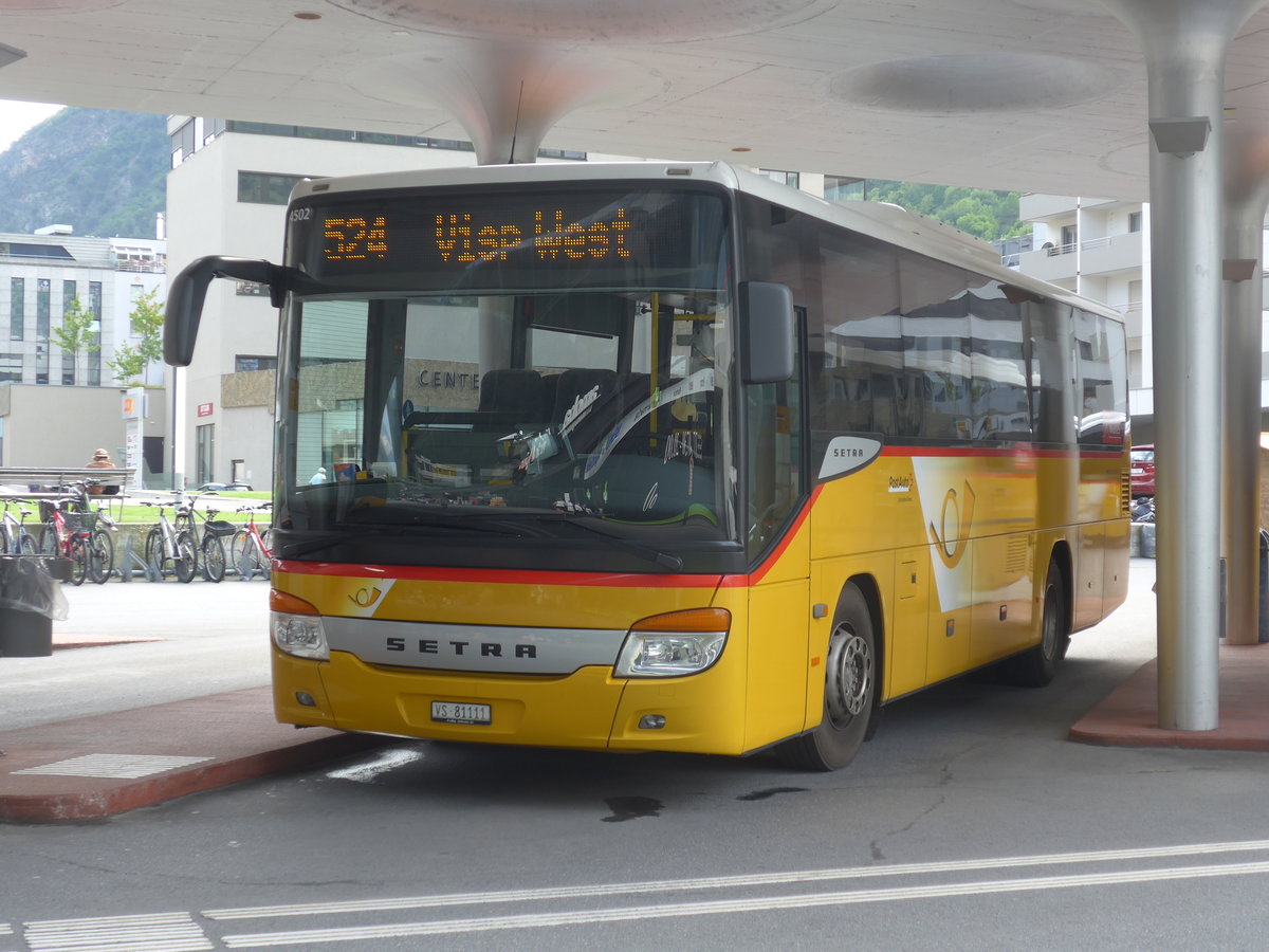 (184'243) - Autotour, Visp - VS 81'111 - Setra am 25. August 2017 beim Bahnhof Visp