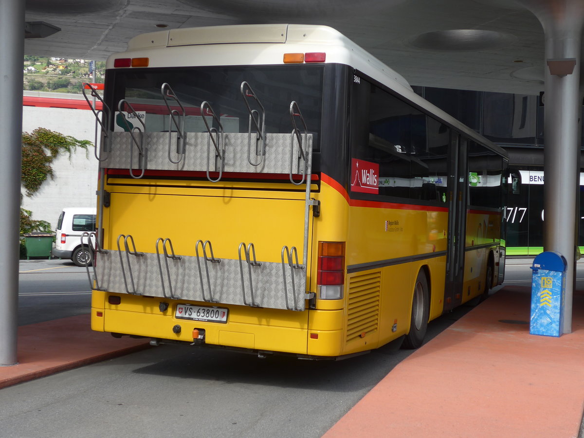 (184'246) - Autotour, Visp - VS 63'800 - Setra am 25. August 2017 beim Bahnhof Visp