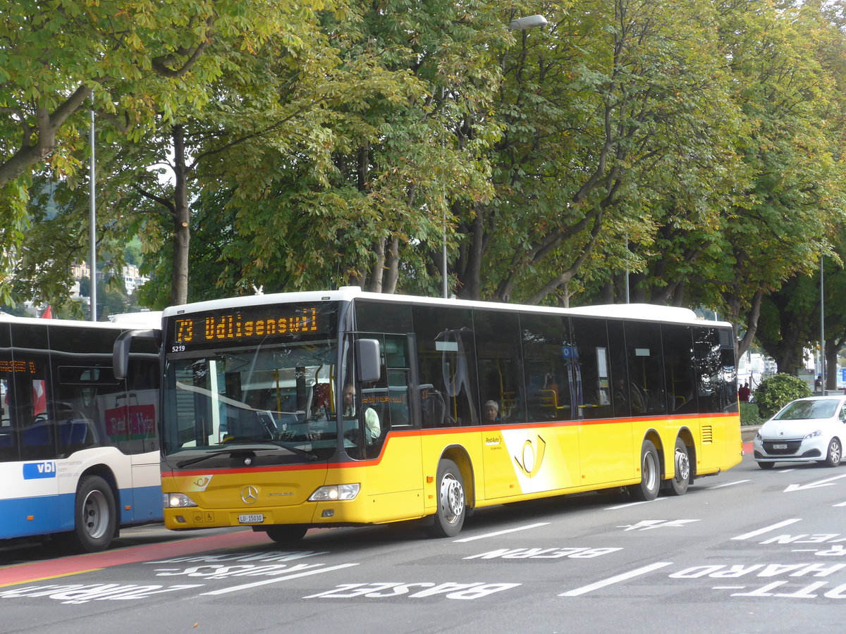 (185'172) - Bucheli, Kriens - Nr. 21/LU 15'030 - Mercedes am 18. September 2017 beim Bahnhof Luzern