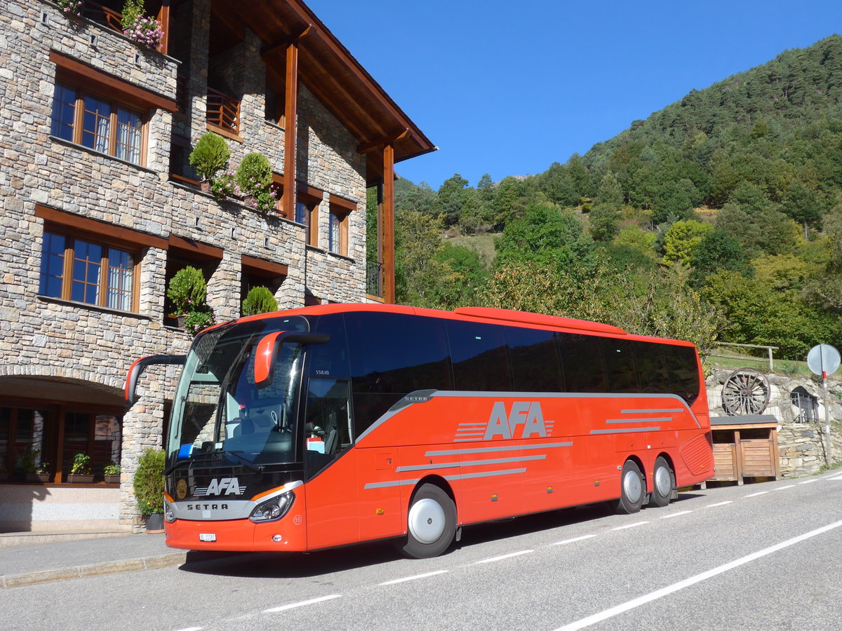 (185'323) - Aus der Schweiz: AFA Adelboden - Nr. 16/BE 21'181 - Setra am 27. September 2017 in Llorts, Aparthotel Fijat