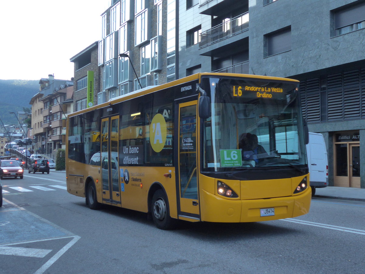 (185'448) - CIA Andorra la Vella - J5414 - UNVI am 28. September 2017 in La Massana, Les Entrades