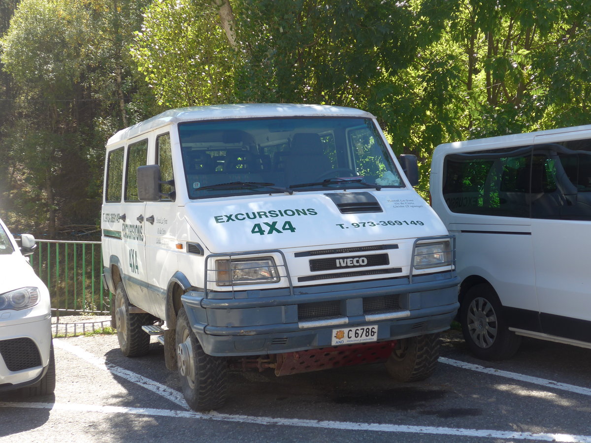 (185'519) - Hostal La Font, Os de Civis - C6786 - Iveco am 28. September 2017 in Os de Civis