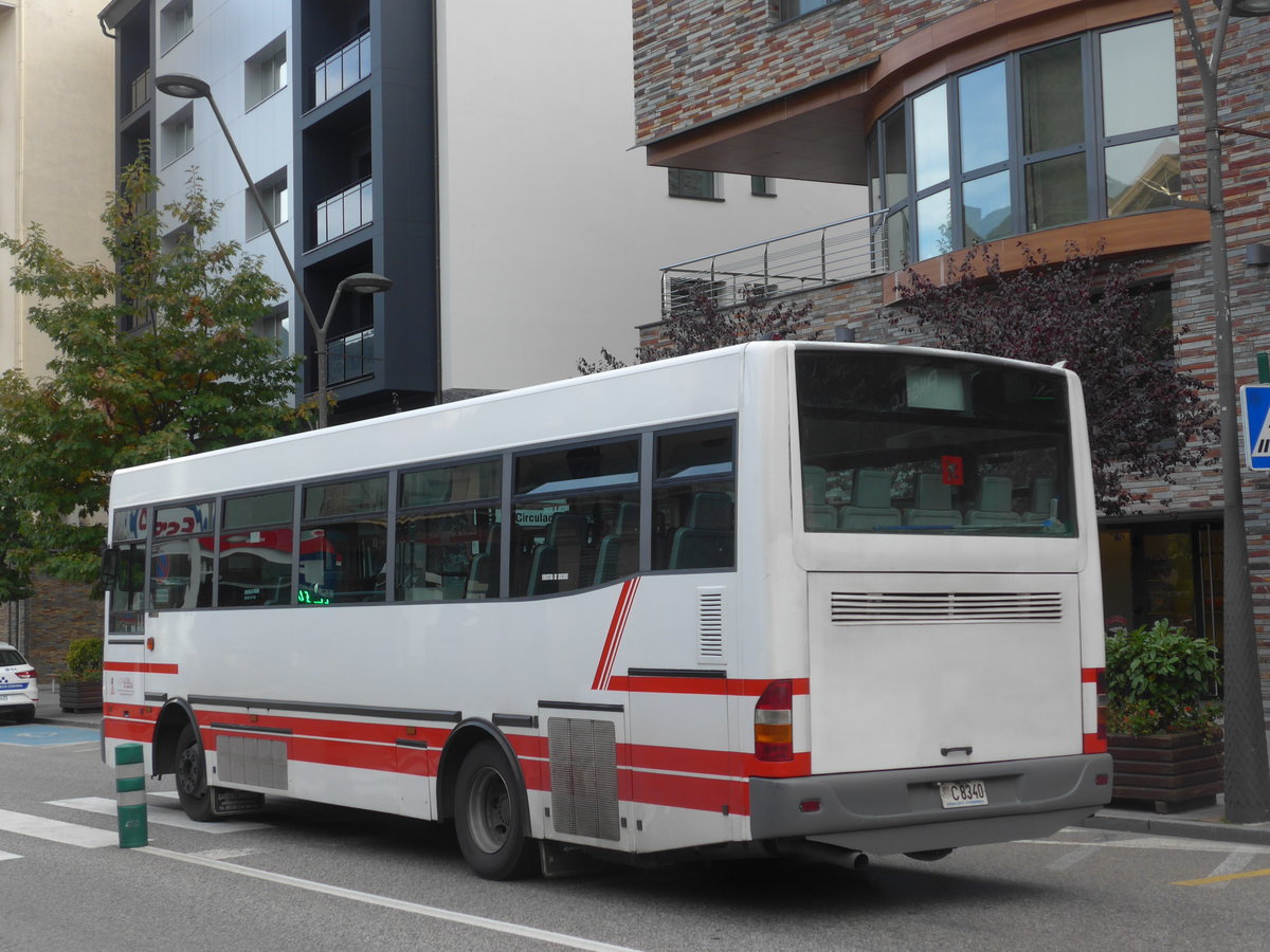 (185'570) - CIA Andorra la Vella - C8340 - MAN/UNVI am 28. September 2017 in La Massana, Les Entrades