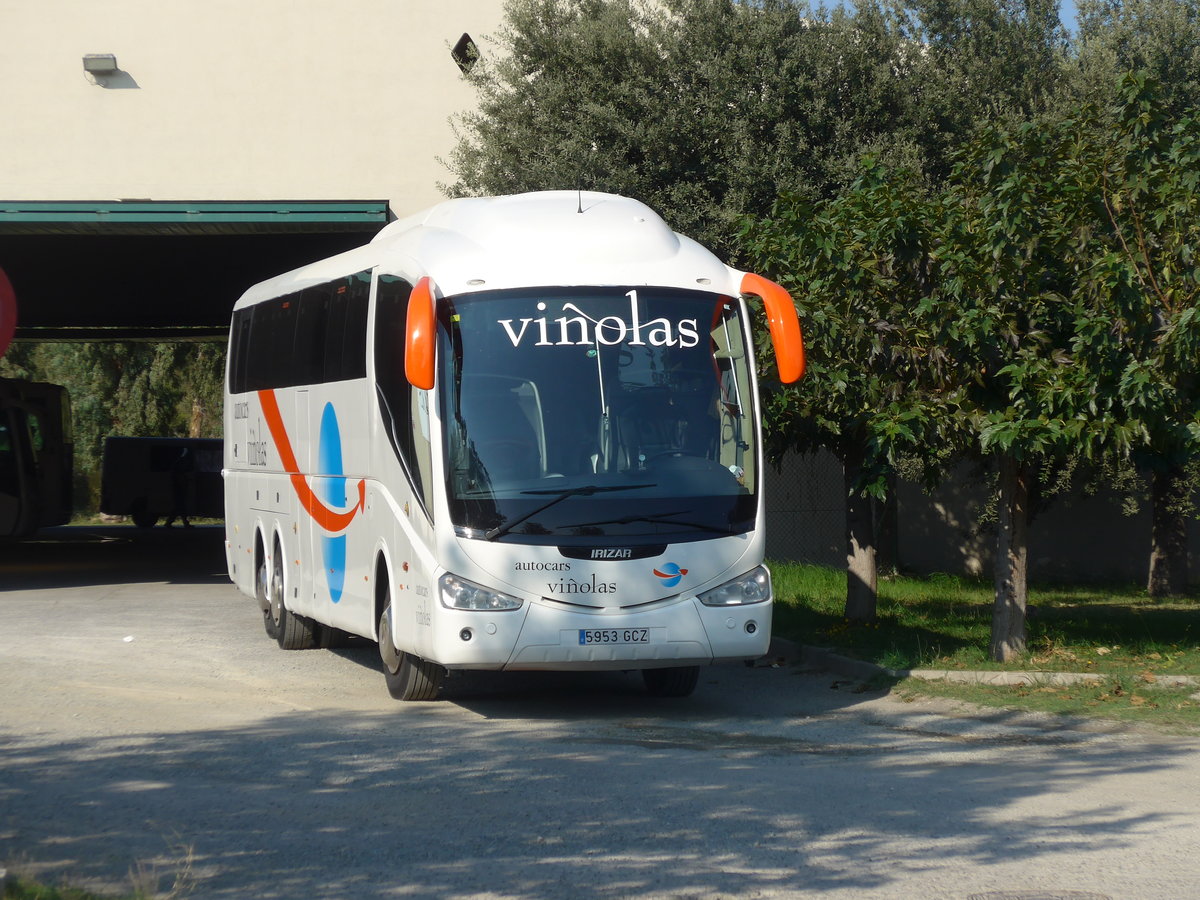 (185'670) - Vinolas, Roses - 5953 GCZ - Irizar am 29. September 2017 in Roses, Garage