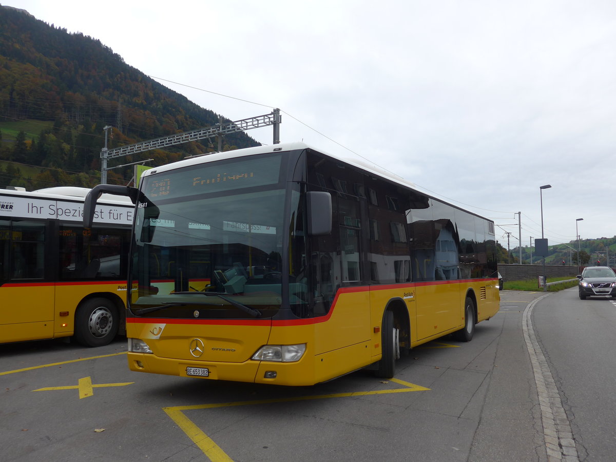 (185'746) - PostAuto Bern - BE 653'382 - Mercedes am 2. Oktober 2017 beim Bahnhof Reichenbach