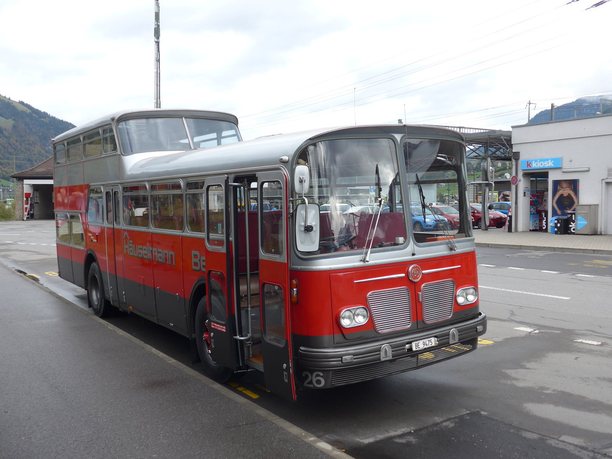 (185'781) - Huselmann, Bern - Nr. 26/BE 9475 - FBW/Vetter-R&J Anderthalbdecker (ex AFA Adelboden Nr. 9) am 8. Oktober 2017 beim Bahnhof Frutigen