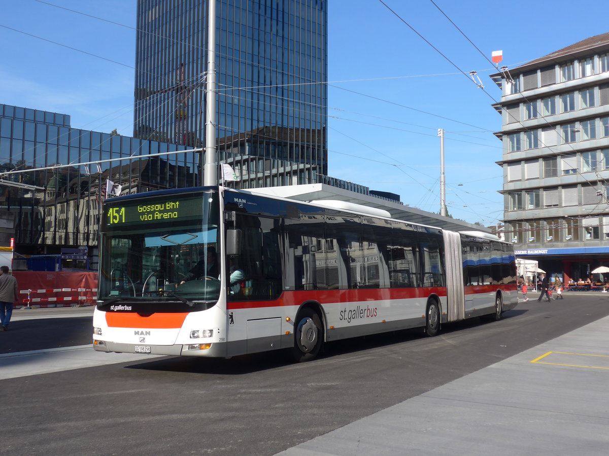 (185'948) - St. Gallerbus, St. Gallen - Nr. 298/SG 198'298 - MAN am 19. Oktober 2017 beim Bahnhof St. Gallen