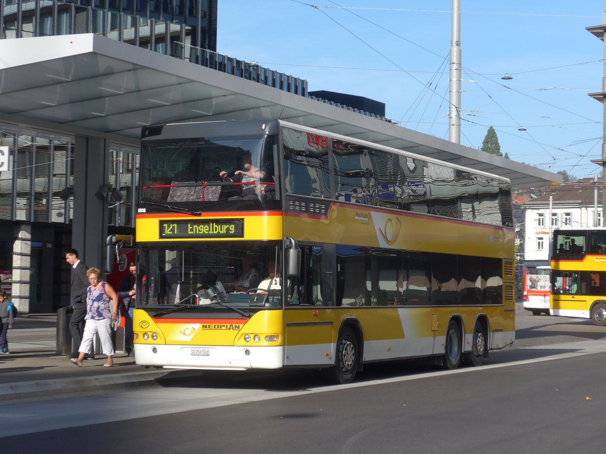 (185'955) - Casutt, Gossau - SG 250'502 - Neoplan am 19. Oktober 2017 beim Bahnhof St. Gallen