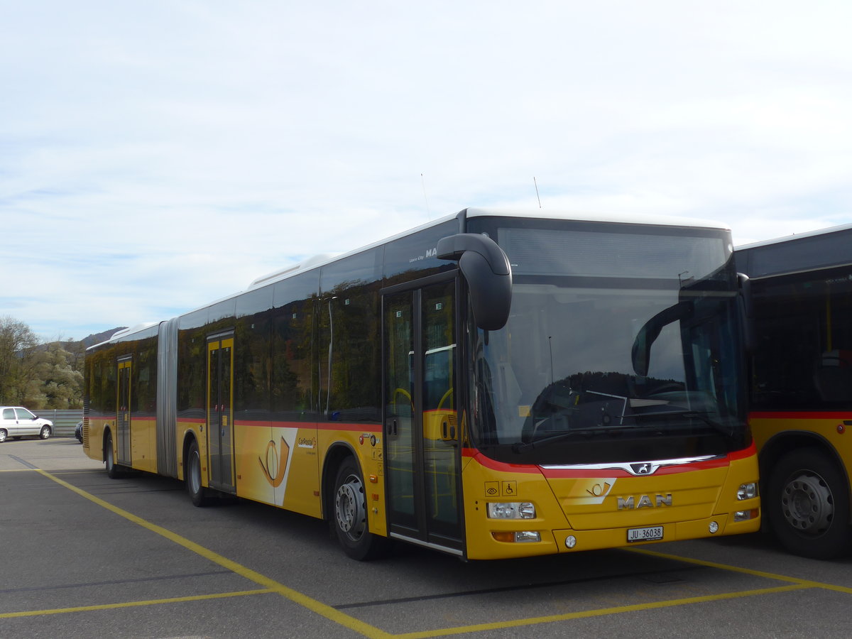 (186'019) - CarPostal Ouest - JU 36'038 - MAN am 21. Oktober 2017 in Develier, Parkplatz