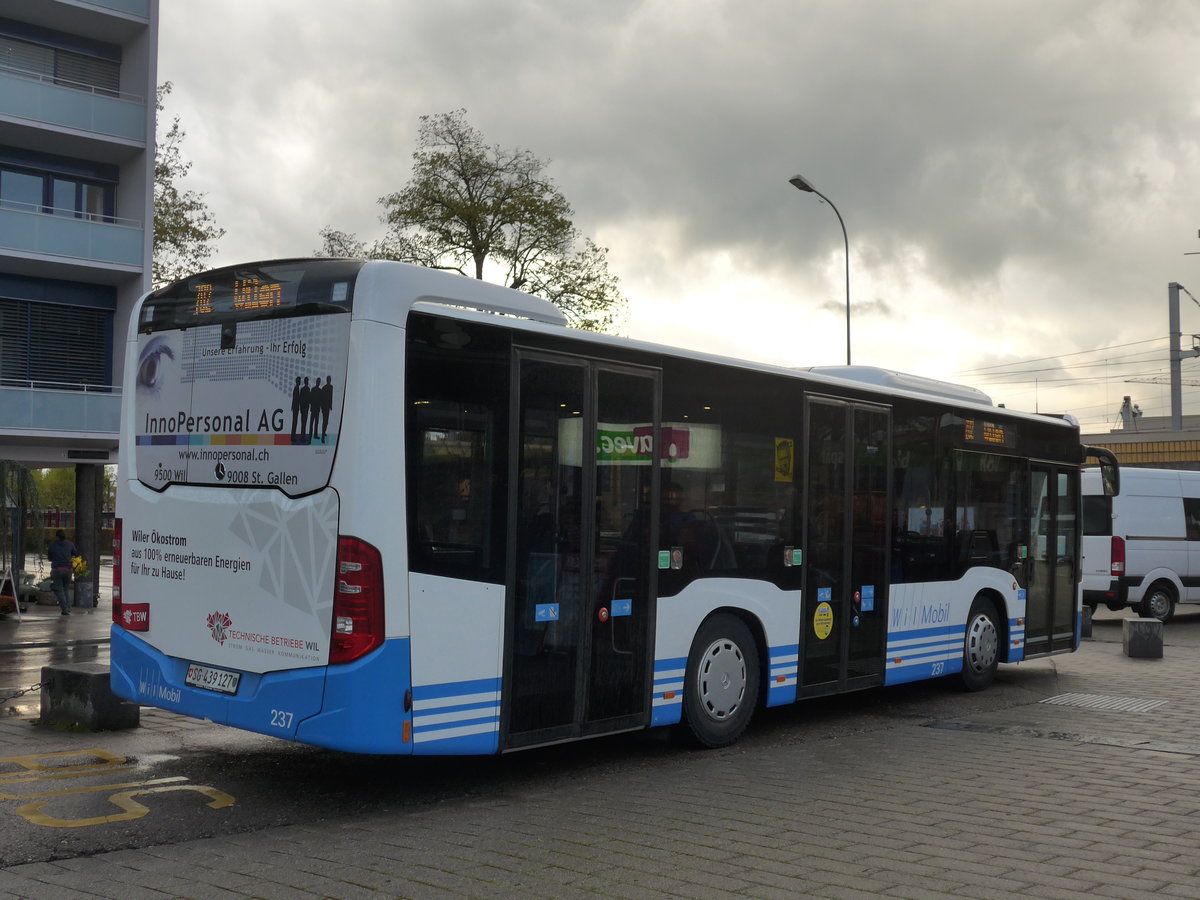 (186'122) - WilMobil, Wil - Nr. 237/SG 439'127 - Mercedes am 27. Oktober 2017 beim Bahnhof Wil