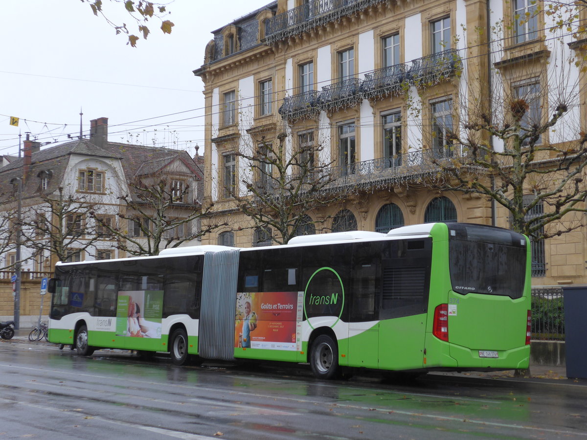 (186'582) - transN, La Chaux-de-Fonds - Nr. 374/NE 146'374 - Mercedes am 25. November 2017 in Neuchtel, Place Pury