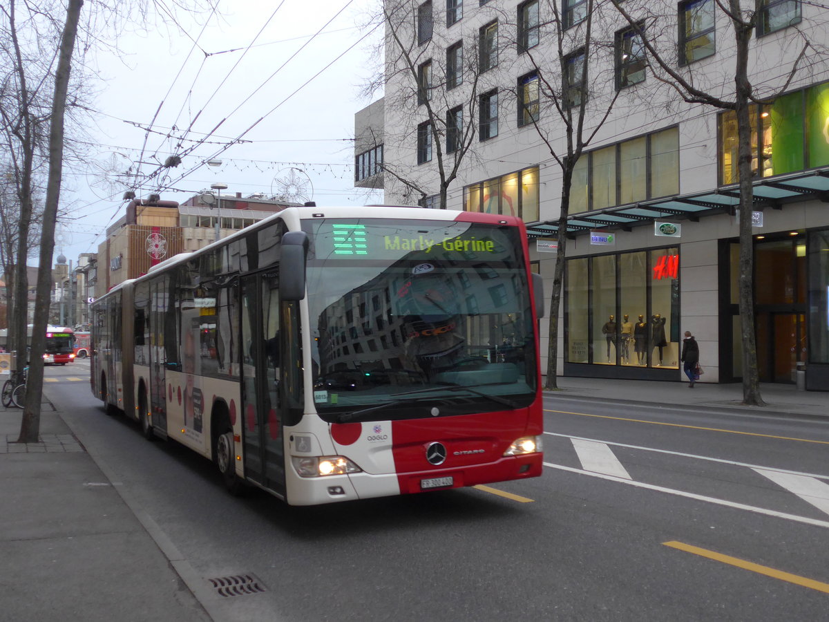 (186'714) - TPF Fribourg - Nr. 591/FR 300'400 - Mercedes am 27. November 2017 beim Bahnhof Fribourg