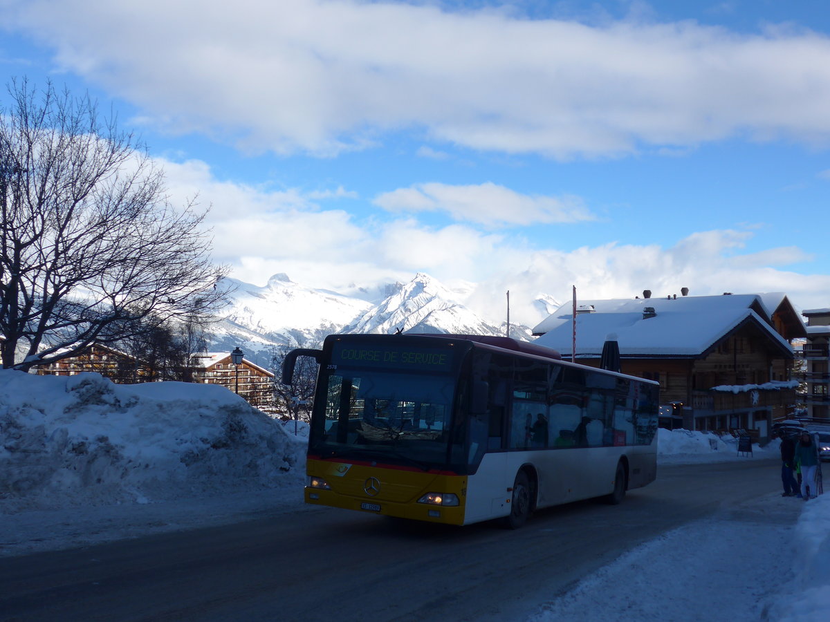 (187'001) - Lathion, Sion - Nr. 18/VS 12'989 - Mercedes (ex PostAuto Wallis Nr. 70; ex Lathion, Sion Nr. 70) am 17. Dezember 2017 in Haute-Nendaz, Tlcabine