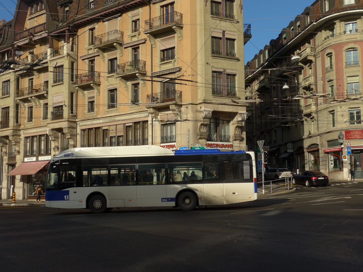 (187'188) - TL Lausanne - Nr. 304/VD 566'785 - Van Hool am 23. Dezember 2017 in Lausanne, Chauderon