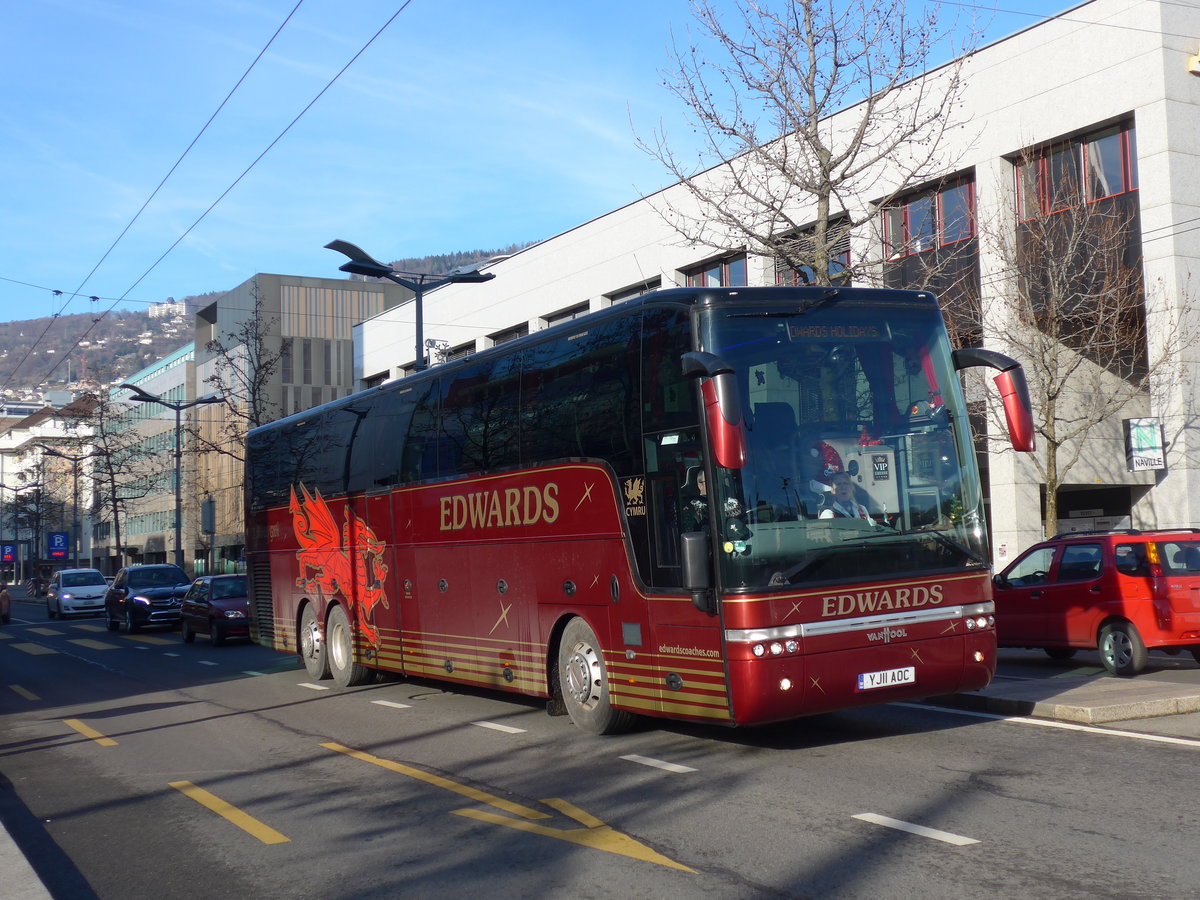 (187'223) - Aus England: Edwards, Llantwit Fardre - YJ11 AOC - Van Hool am 23. Dezember 2017 beim Bahnhof Vevey