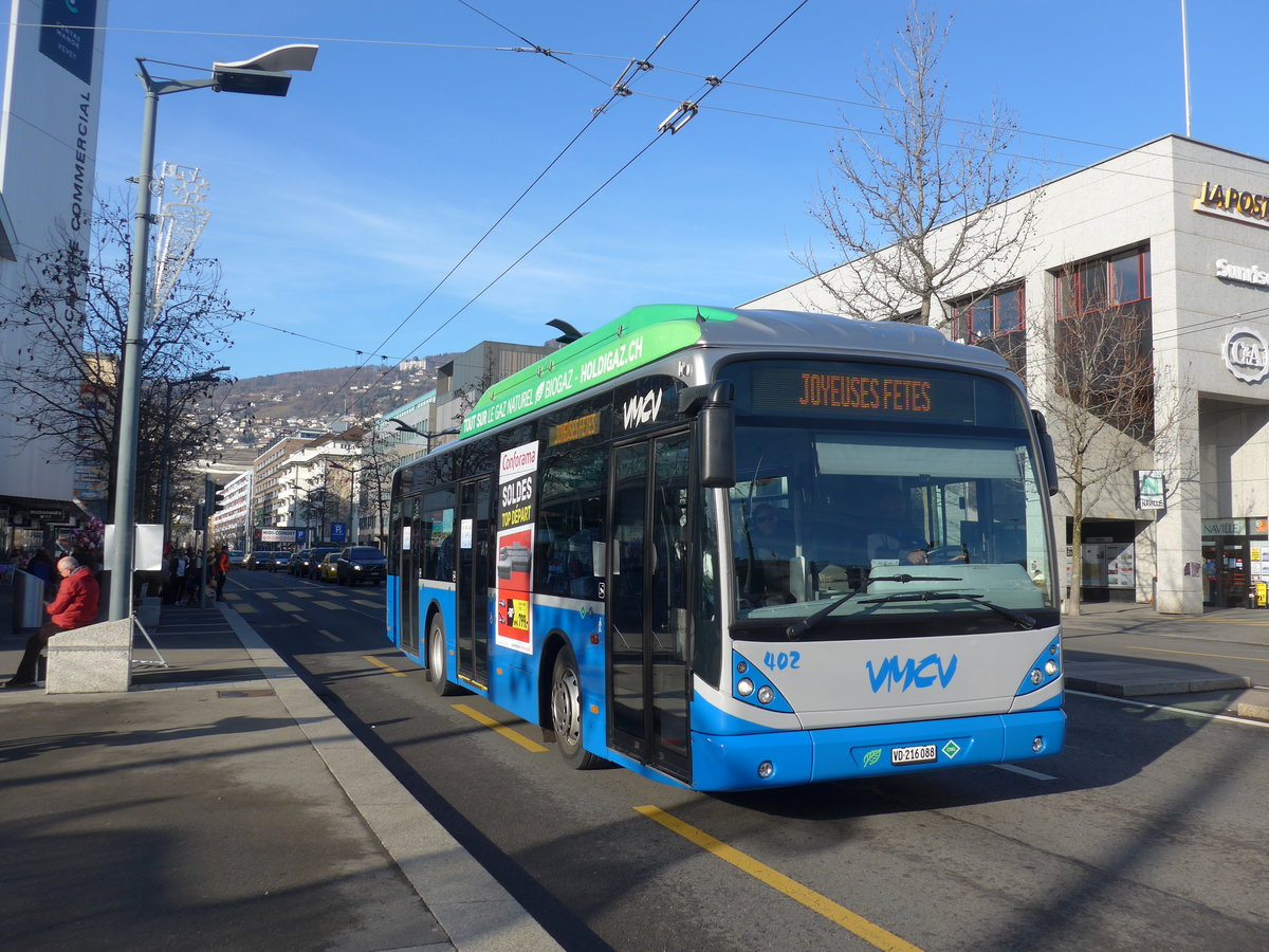 (187'228) - VMCV Clarens - Nr. 402/VD 216'088 - Van Hool (ex Nr. 102) am 23. Dezember 2017 beim Bahnhof Vevey