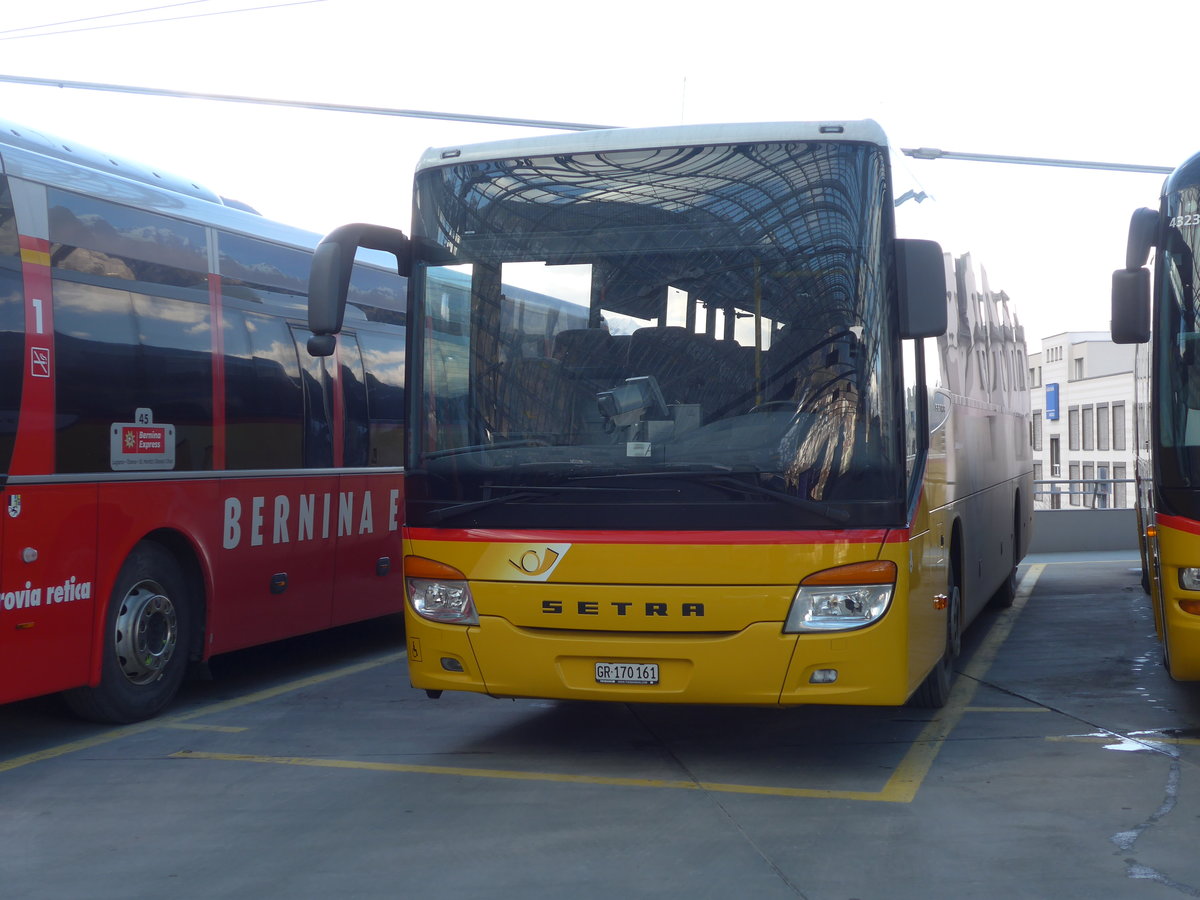 (187'413) - PostAuto Graubnden - GR 170'161 - Setra am 26. Dezember 2017 in Chur, Postautostation