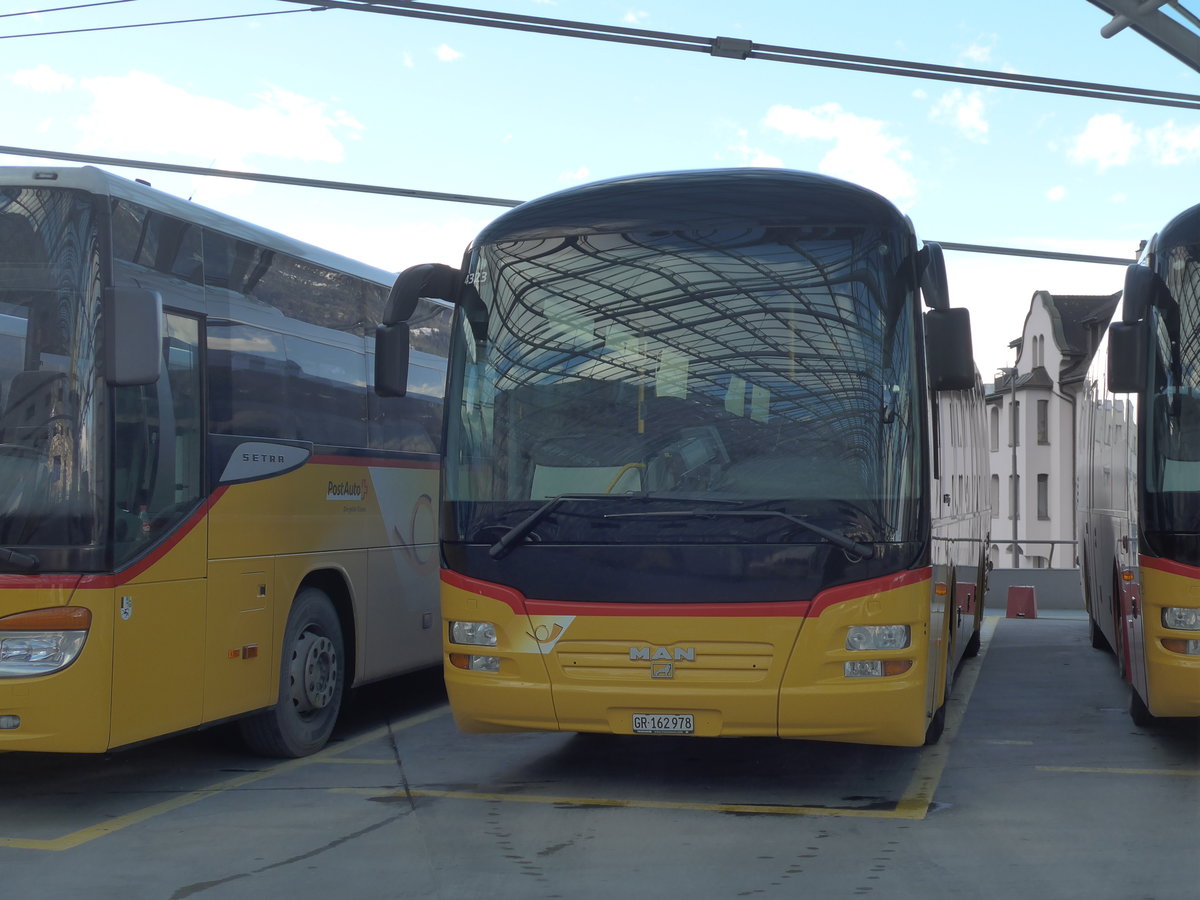 (187'414) - PostAuto Graubnden - GR 162'978 - MAN am 26. Dezember 2017 in Chur, Postautostation