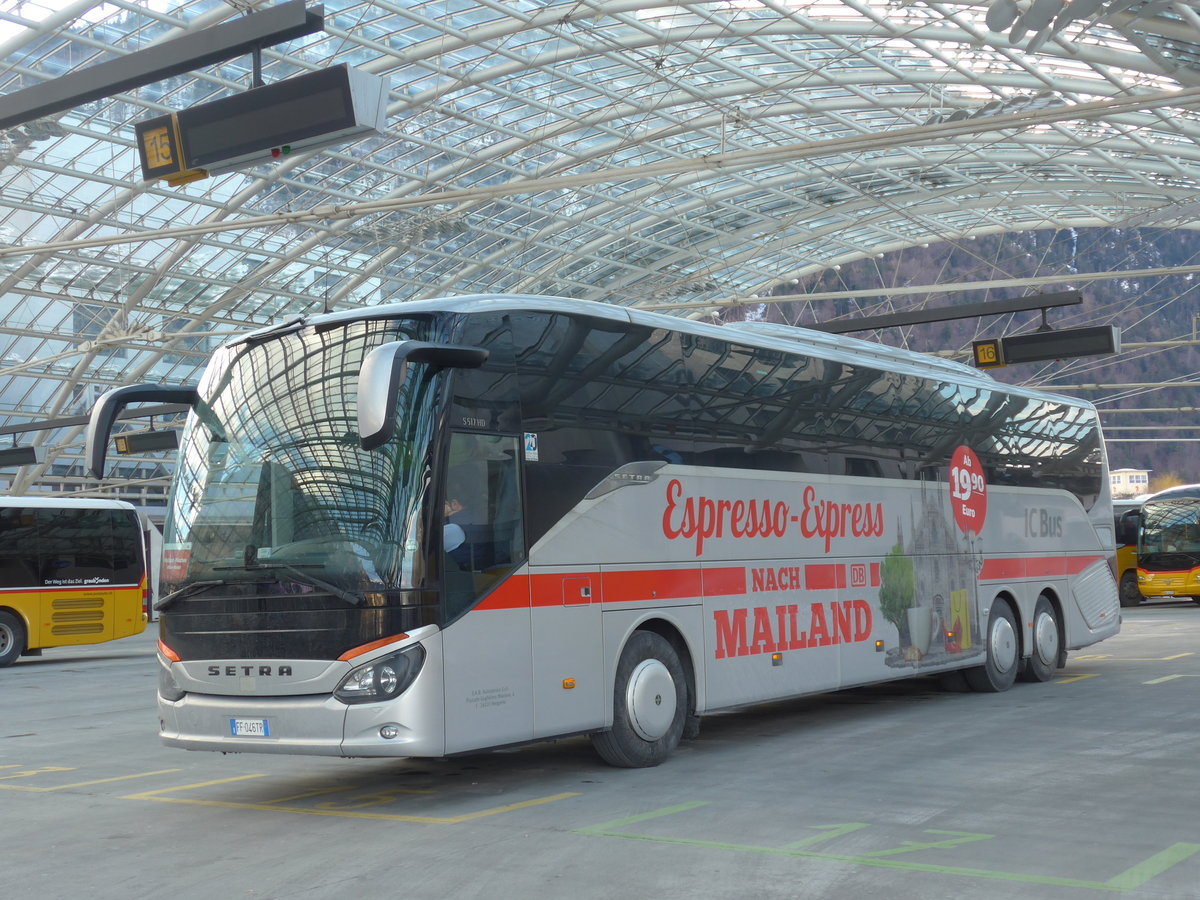 (187'420) - Aus Italien: S.A.B., Bergamo - FF-046 TR - Setra am 26. Dezember 2017 in Chur, Postautostation