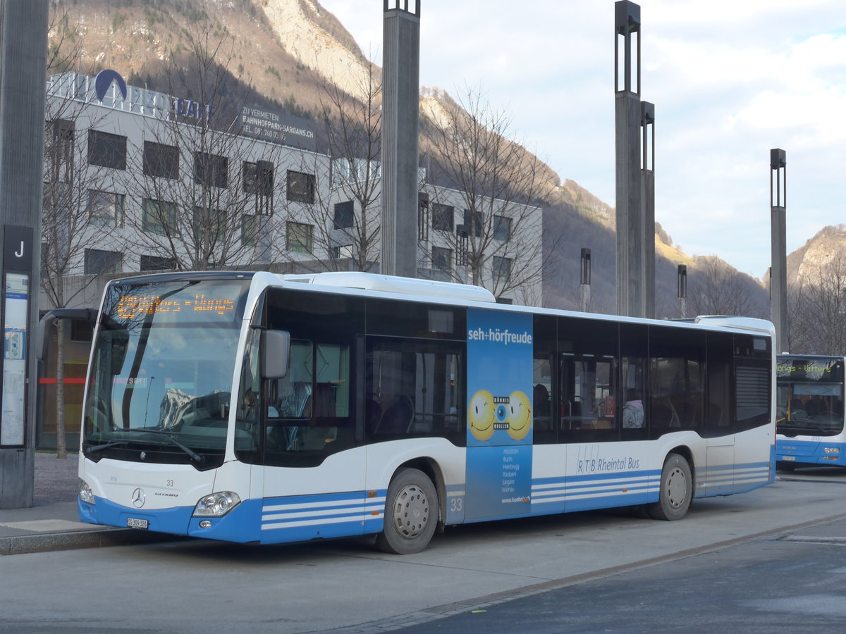 (187'423) - RTB Altsttten - Nr. 33/SG 309'326 - Mercedes am 26. Dezember 2017 beim Bahnhof Sargans