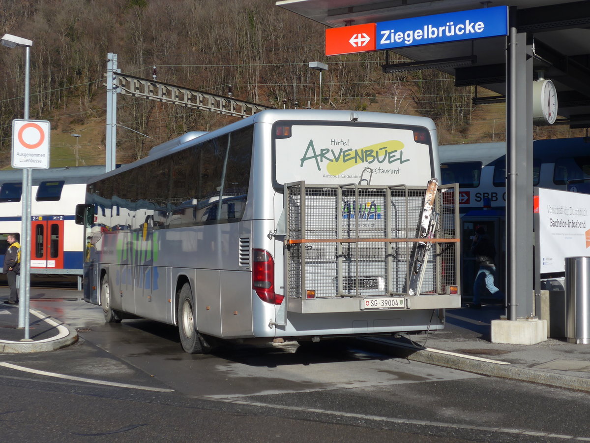 (187'514) - AWA Amden - Nr. 4/SG 39'004 - Setra am 31. Dezember 2017 beim Bahnhof Ziegelbrcke