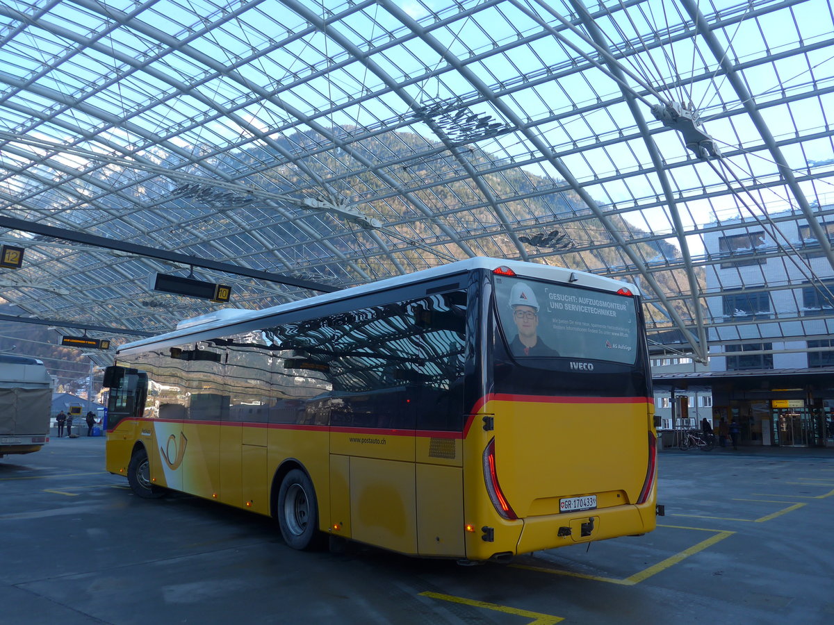 (187'598) - PostAuto Graubnden - GR 170'433 - Iveco am 1. Januar 2018 in Chur, Postautostation