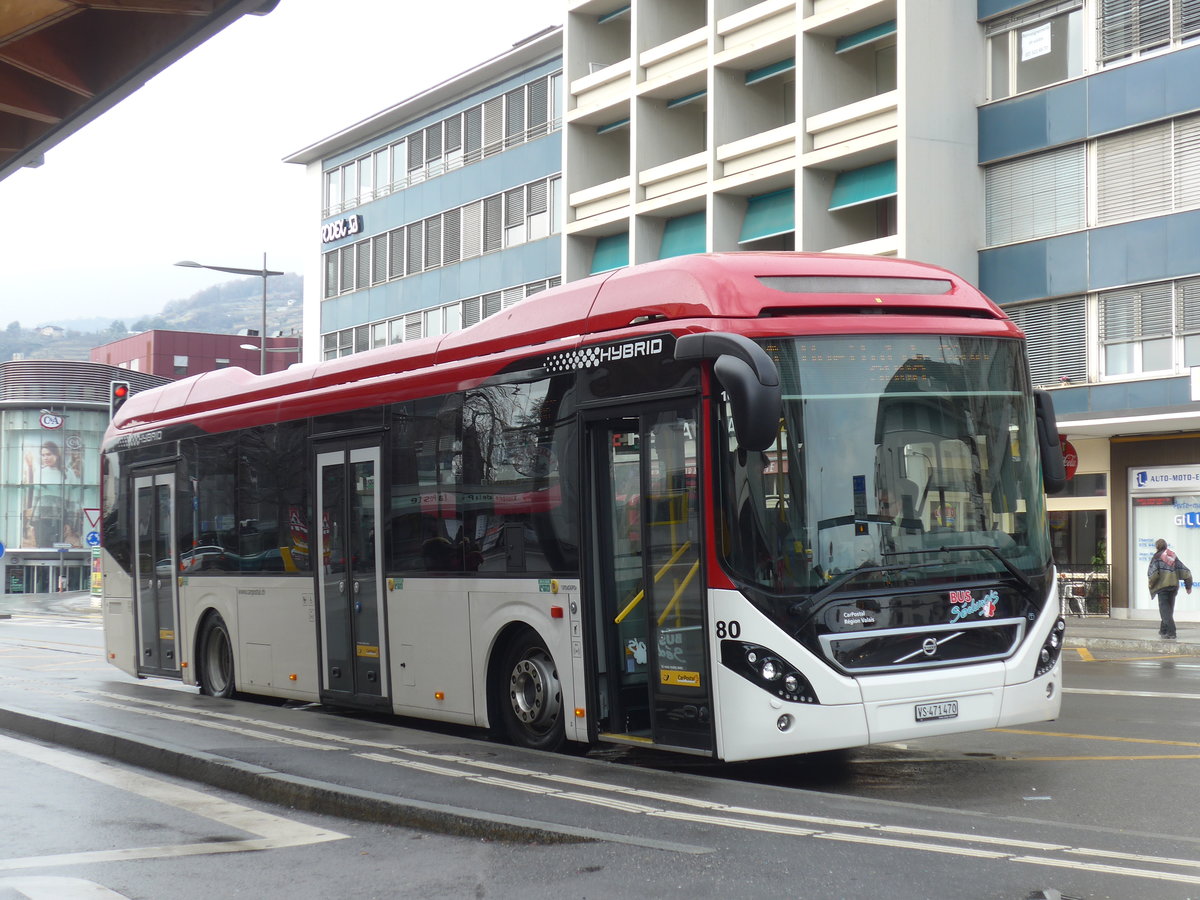 (188'426) - PostAuto Wallis - Nr. 80/VS 471'470 - Volvo am 11. Februar 2018 beim Bahnhof Sion